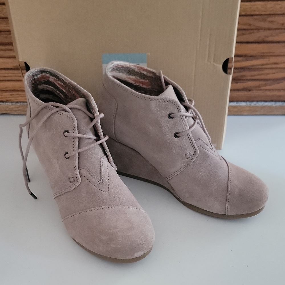 Toms Women's Suede Wedge Ankle Boots Taupe Desert Wedge Size 9.5 9 1/2 Shoes